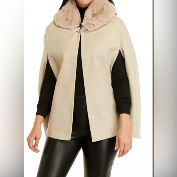 Vince Camuto Cozy Cream Cape w Faux Fur Collar one size - Picture 1 of 4